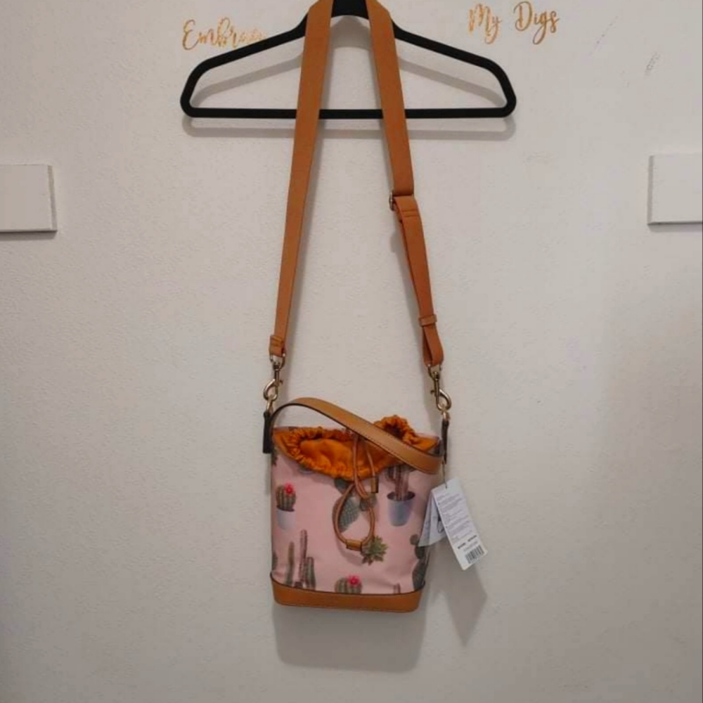 Twelve Little Cactus Print  on the go bottle bag